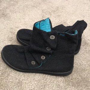 Womens Charcoal Blowfish Booties W/ Teal Lined Insides